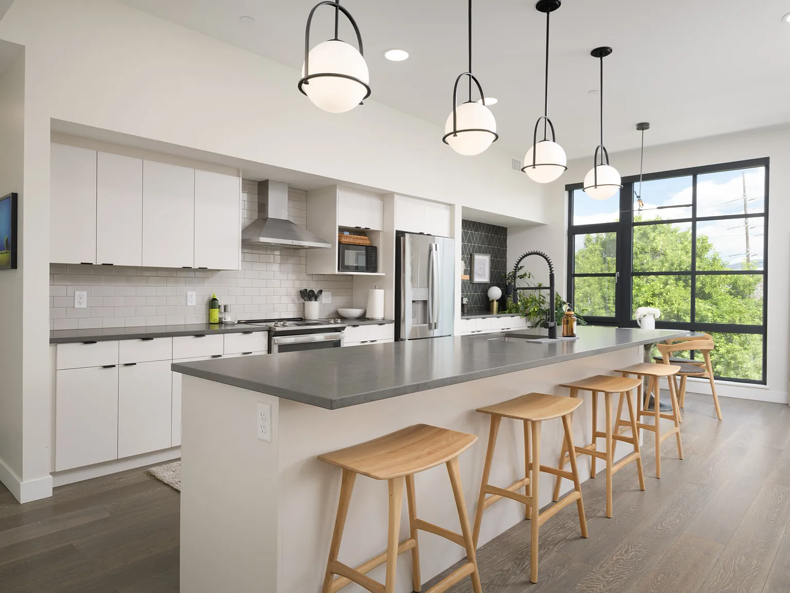 2 bed, 1600 sqft, $3,700 — Photo 4