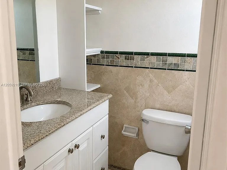 500 E Country Club Cir #7 — Photo 8