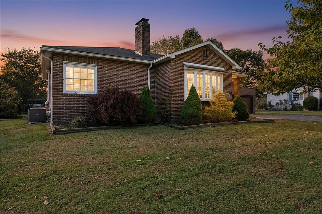 208 Country Club Hts photo 1