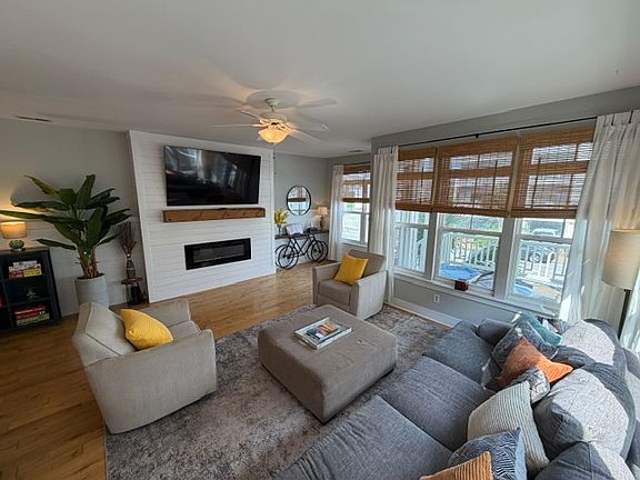 2nd image of 1303A Lumina Ave N