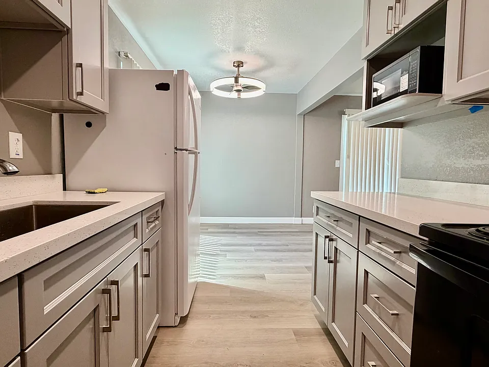 1143 Ayala Dr #3