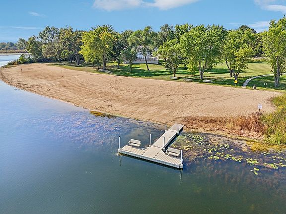 2nd image of 533 Blue Springs Dr