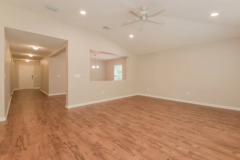 3 bed, 2.0 bath, 1902 sqft, $2,265 — Photo 3
