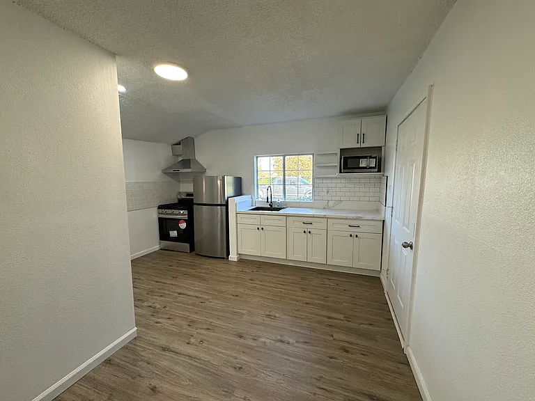 1425 Pride St — Photo 7