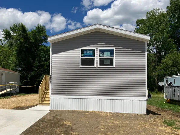 1196 E Park Dr #1196, Brookfield, OH 44403