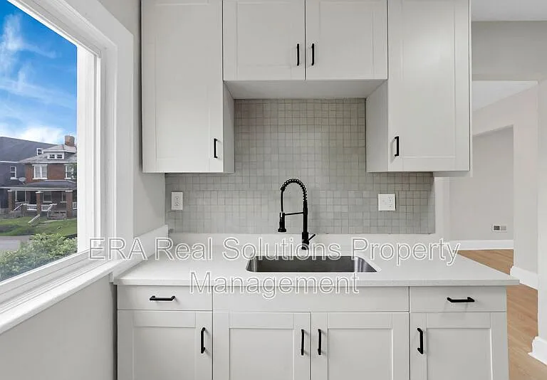 1120 Cole St — Photo 13