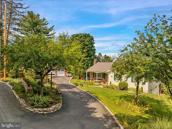 4th image of 3300 Mannerchor Rd