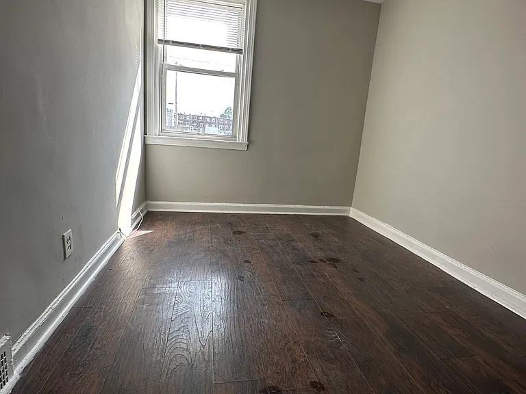 1422 Greeby St #1 — Photo 12
