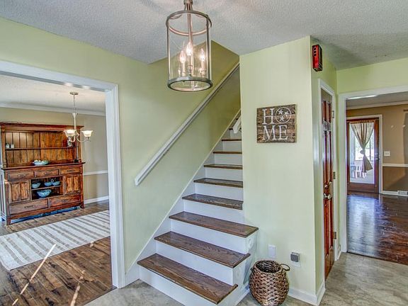 5th image of 105 Stonehenge Dr