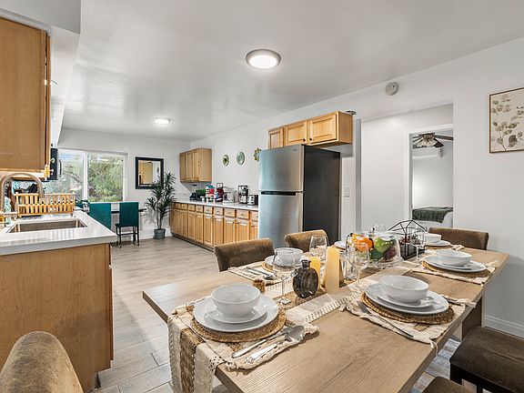 Simplicity at its finest: a minimalist dining area where every detail counts.