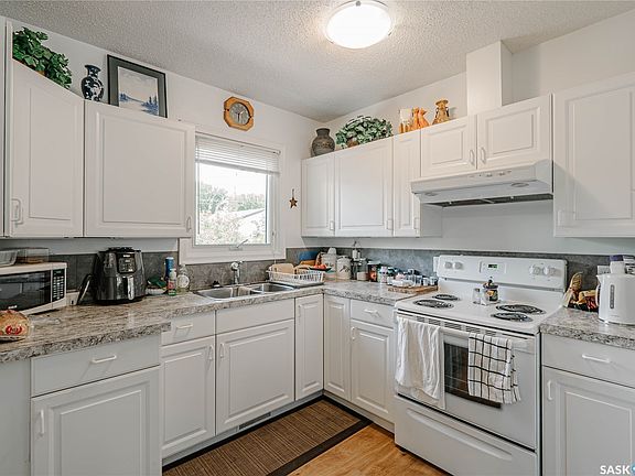 4th image of 127 107th Street W