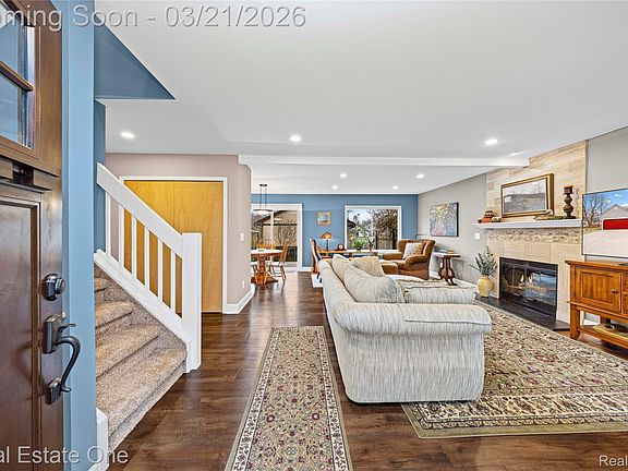 3rd image of 1065 Round Lake Rd