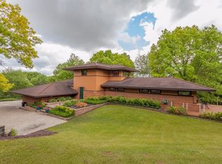 711 Cooper Ridge Dr, Chelsea, MI 48118