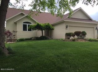 7016 Camelback Dr NE, Rockford, MI 49341