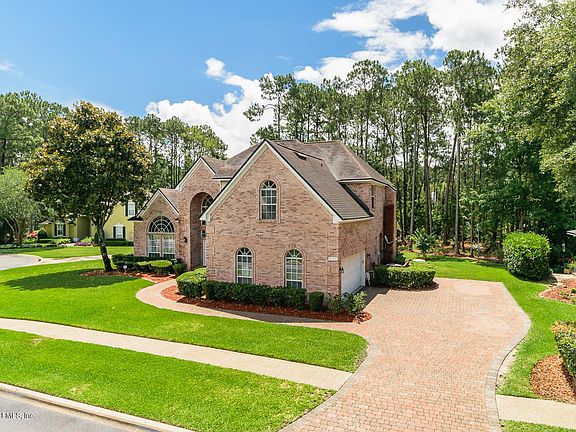3rd image of 8685 Hampshire Glen Dr S