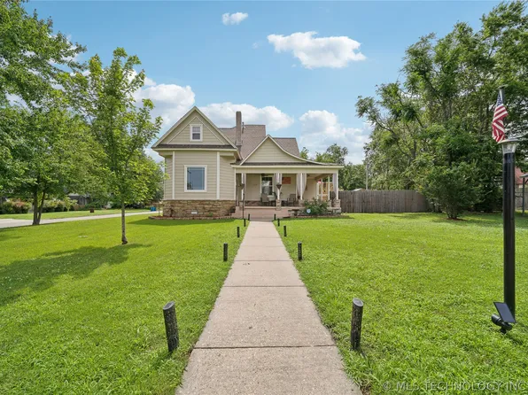 702 S 4th St, Krebs, OK 74501