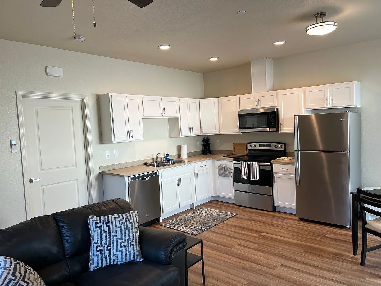 Elliott Court — Photo 1