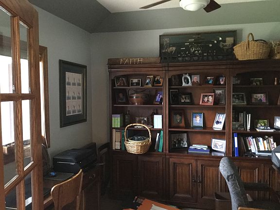 Office with tray ceiling