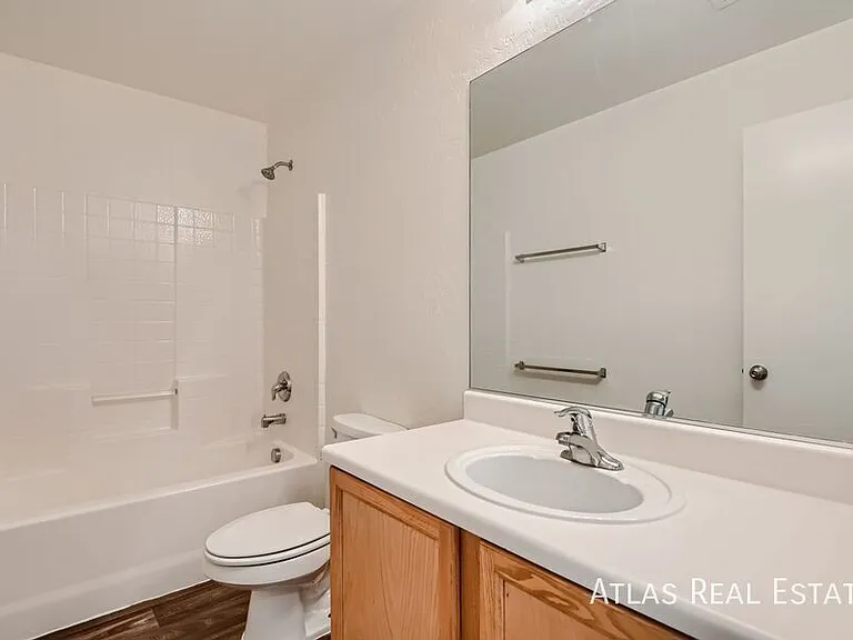 2692 Niddrie Ave — Photo 7
