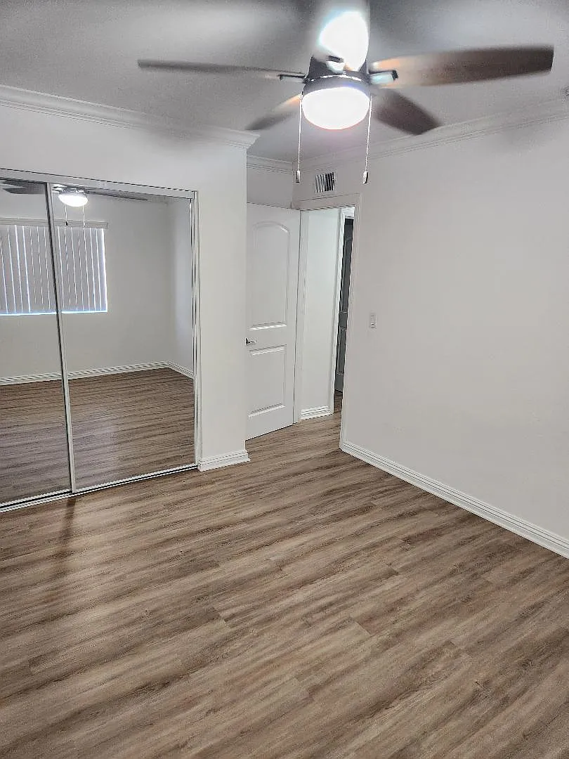 Building Photo - 8111 Page St #F