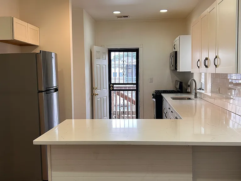 8034 S Eberhart Ave #2 — Photo 15