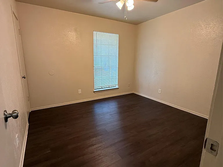 2712 Cameron Loop — Photo 16