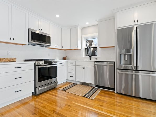 12 Donegal Ln, Danvers, MA 01923