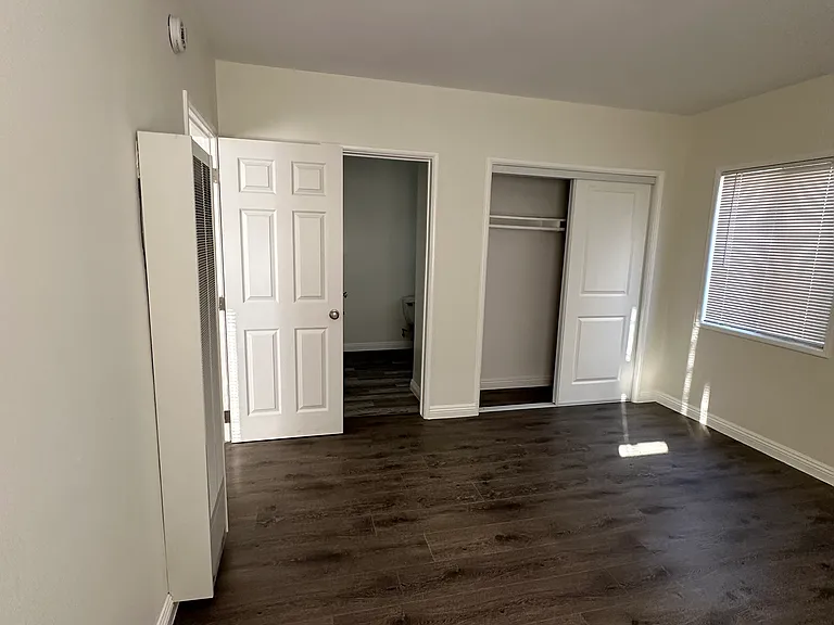 5821 Whitnall Hwy — Photo 13