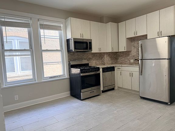 2nd image of 3712-14 W Belmont Ave #2F
