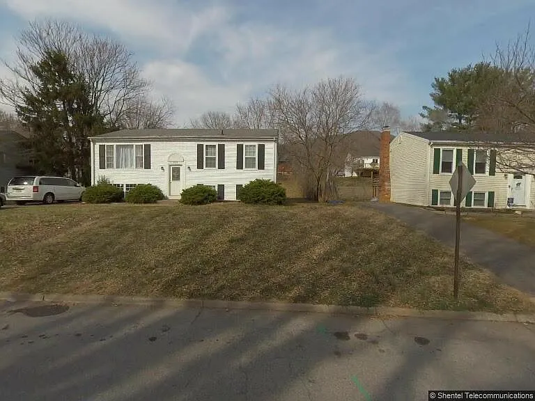 4 bed, 1000 sqft, $1,800 — Photo 1