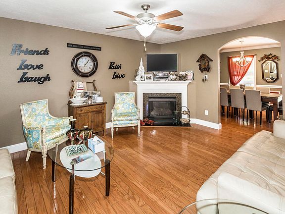 3rd image of 6308 Stillglen Ln