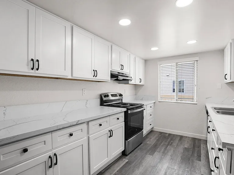 Lincoln Terrace — Photo 16