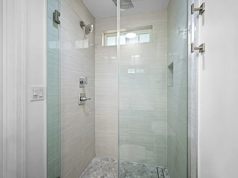 2359 Mira Vista Ave #F — Photo 11