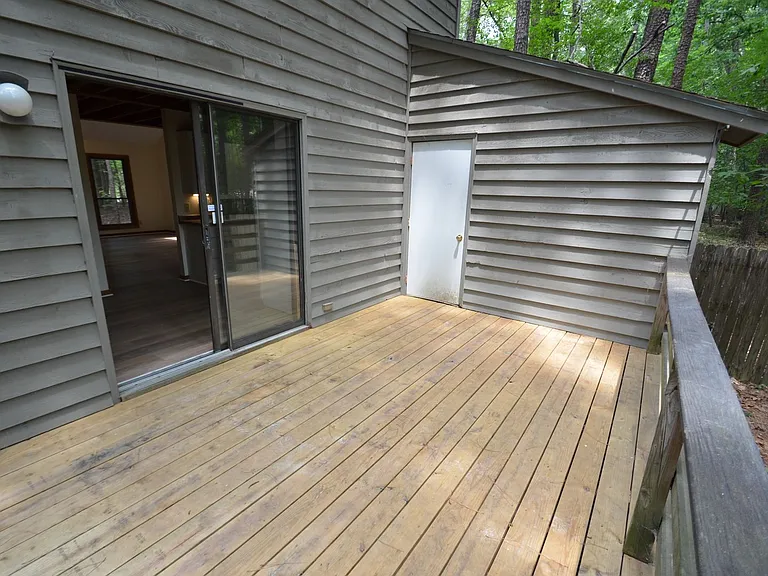 17 Frances St — Photo 2