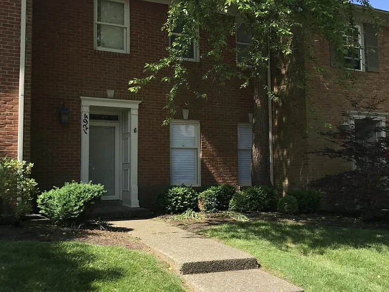 1294 Gray Hawk Rd — Photo 2