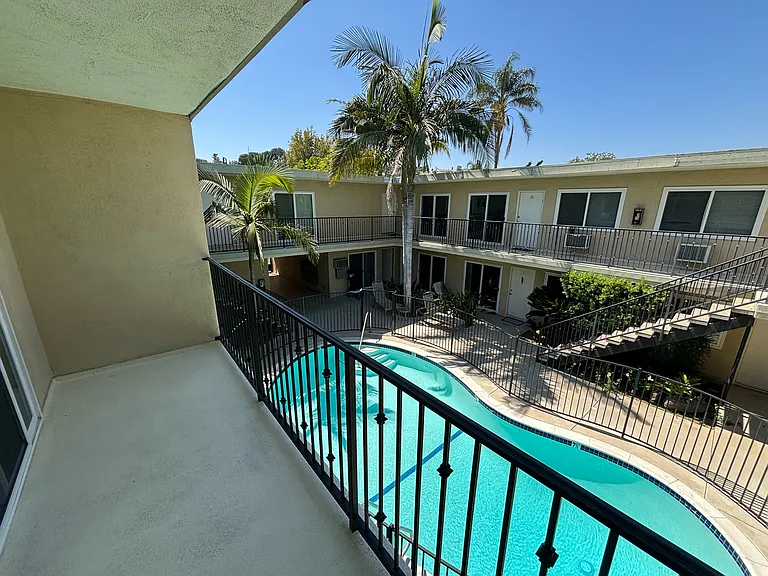 8740 Owensmouth Ave #16 — Photo 8