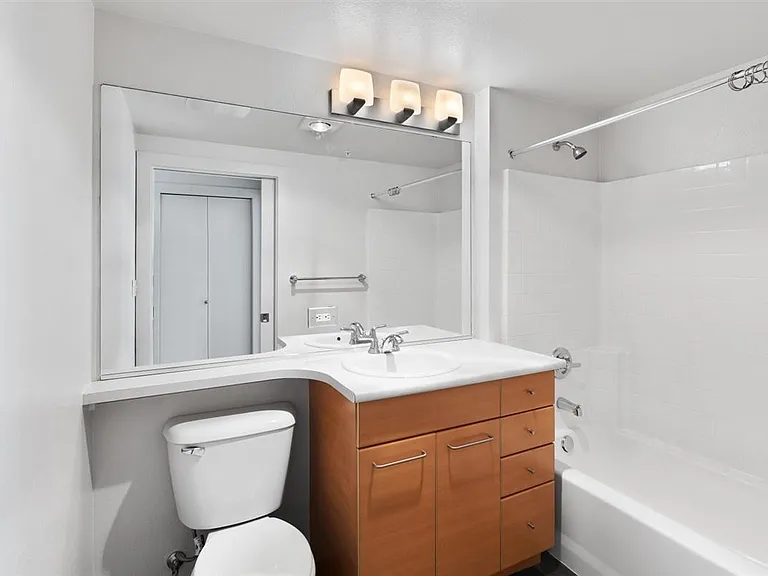 1420 E Pine St #E202 — Photo 19