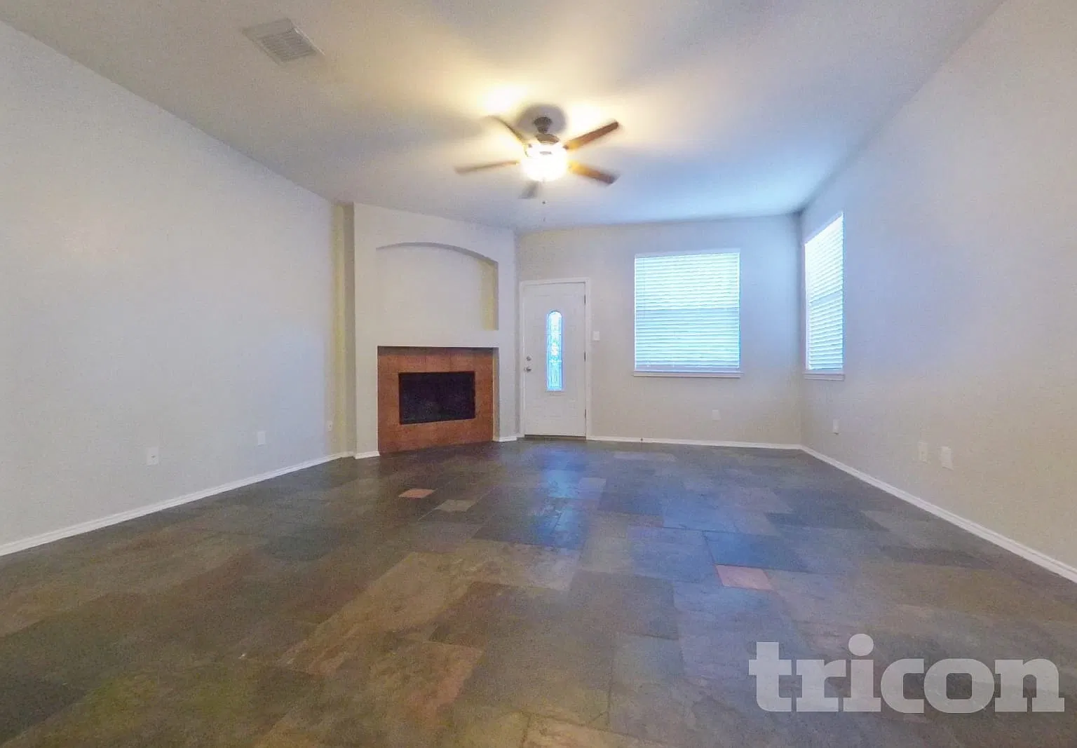 1136 Roundhouse Dr Saginaw TX — Photo 2