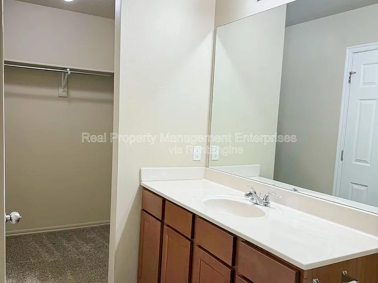 13229 Bridgewater Dr — Photo 17