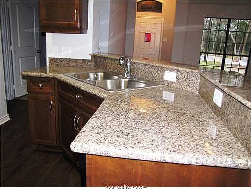 5th image of 2910 Silver Oak Dr