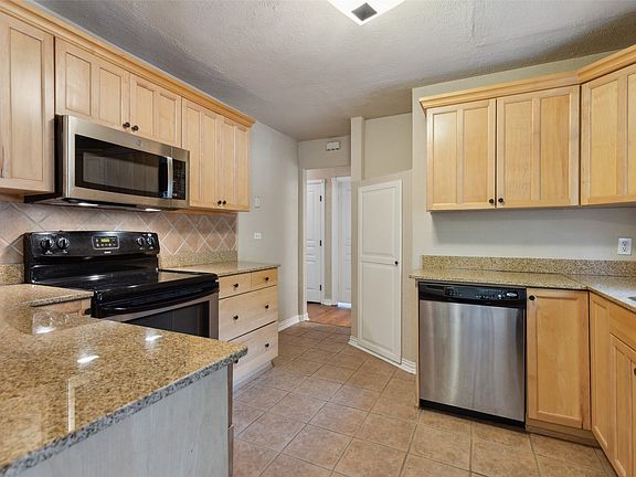 5th image of 3884 Van Ness Ln