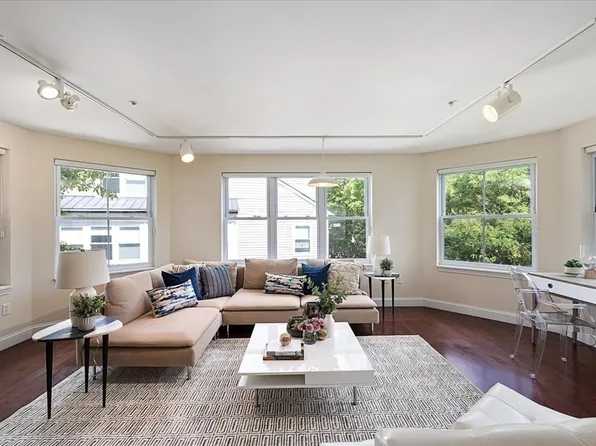 310-324 Rindge Ave #18-315, Cambridge, MA 02140