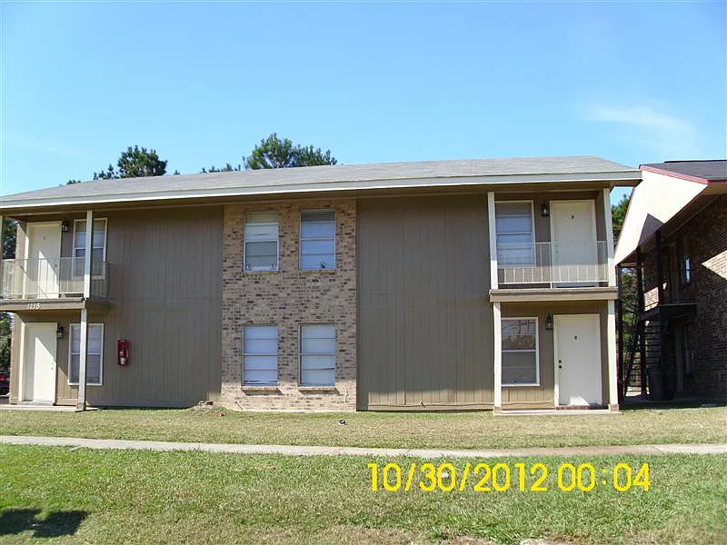 Heritage Court — Photo 3