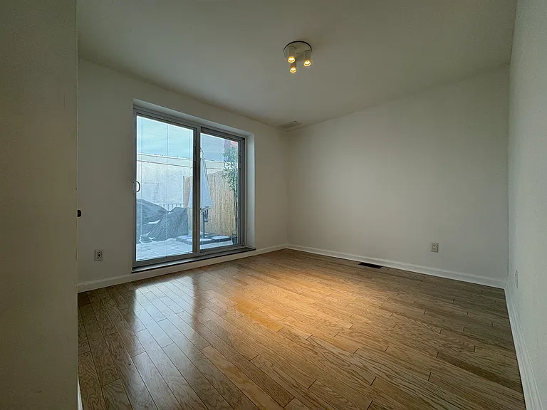 1639 S Hancock St — Photo 13