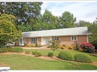 8 Leacroft Dr, Greenville, SC 29615