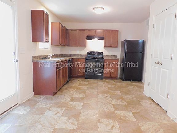 4th image of 301 Hidden Timber Ln