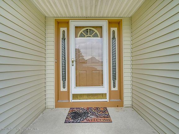 3rd image of 1 Snowdon Ct