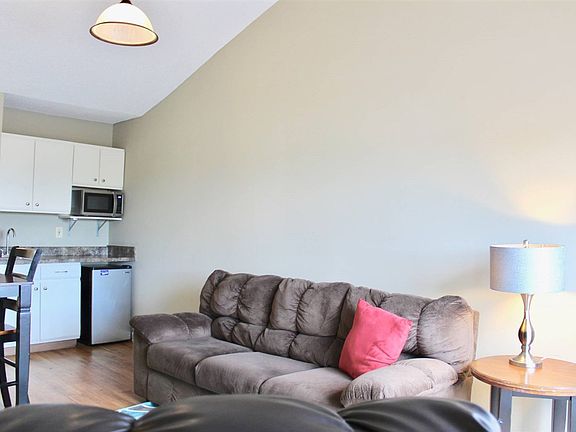 3rd image of 1333 Bradley Dr