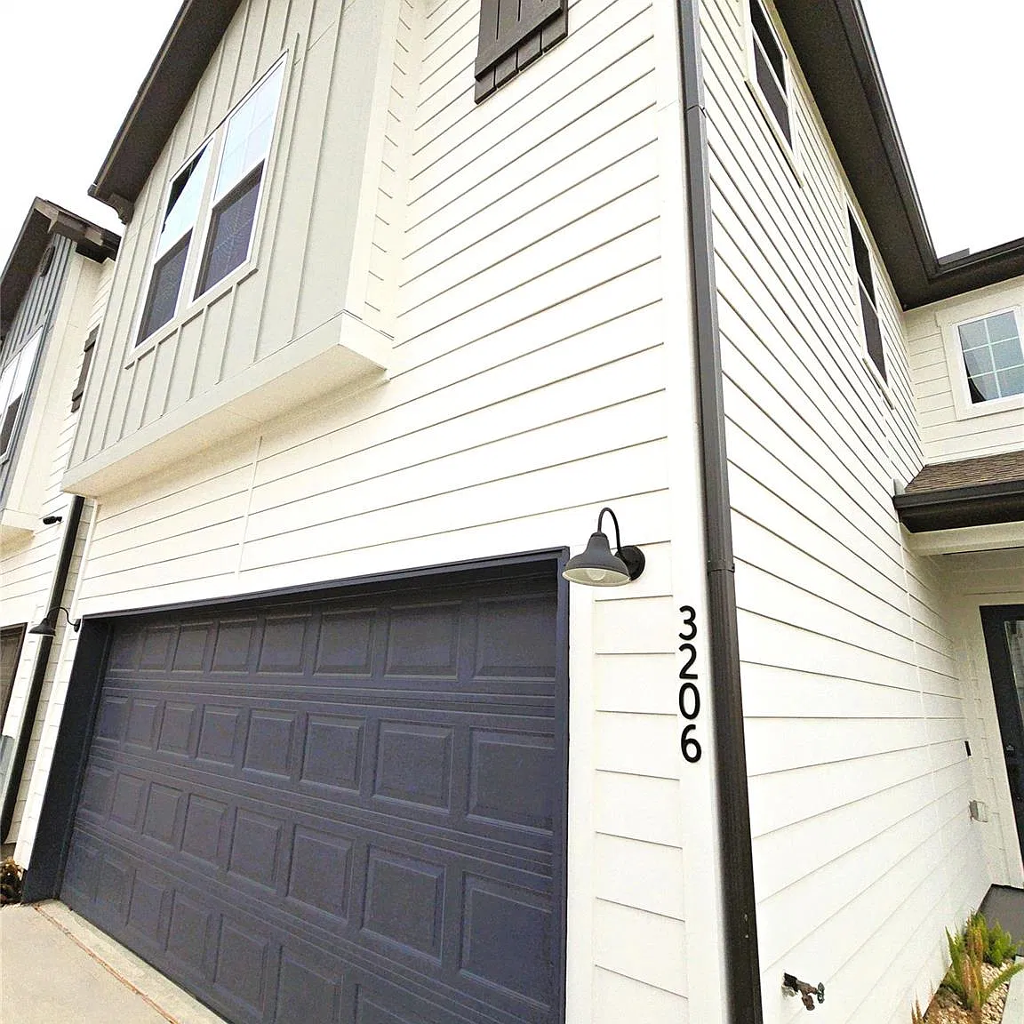 3 bed, 2.5 bath, 1599 sqft, $2,150 — Photo 3
