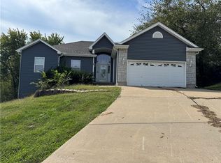 1219 SW Windcrest Ct, Grain Valley, MO 64029